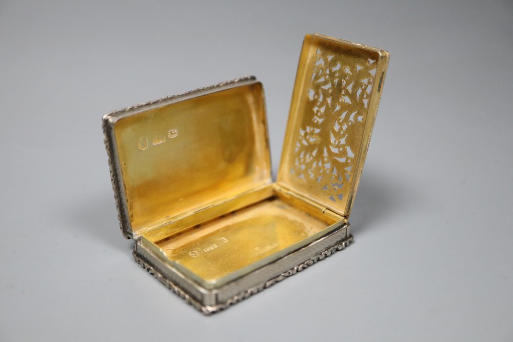 A Victorian silver rectangular vinaigrette, Edward Smith, Birmingham, 1840, 5cm.